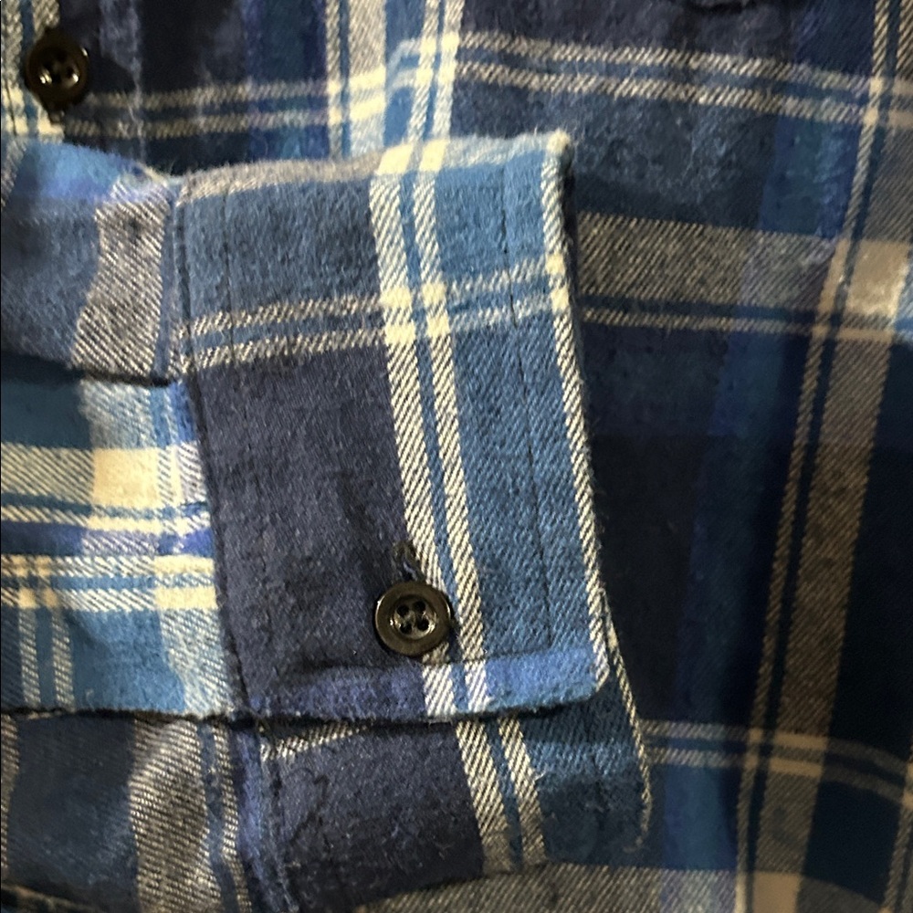 Bud Light XXL Flannel is excellent condition - Picture 4 of 5